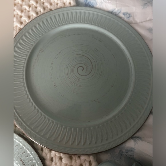 16 piece Enamel Dish set - Picture 6 of 6